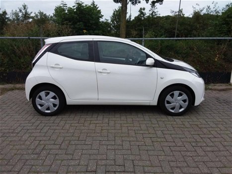 Toyota Aygo - 1.0 VVT-i x-play - 1