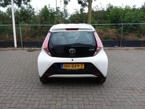 Toyota Aygo - 1.0 VVT-i x-play - 1