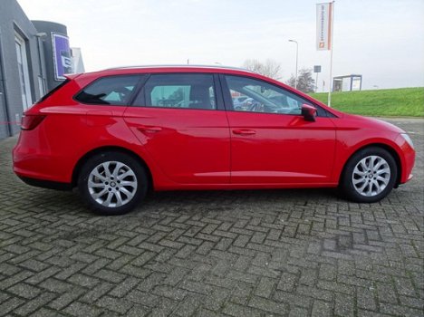 Seat Leon ST - 1.6 TDI Style Business Ecomotive van 1ste eigenaar met led verlichting en navigatie - 1