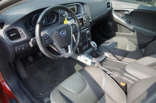 Volvo V40 - 1.6 D2 Momentum Pack Pro Climatronic | Panorama dak | cruisecontrol | navigatie | achter - 1
