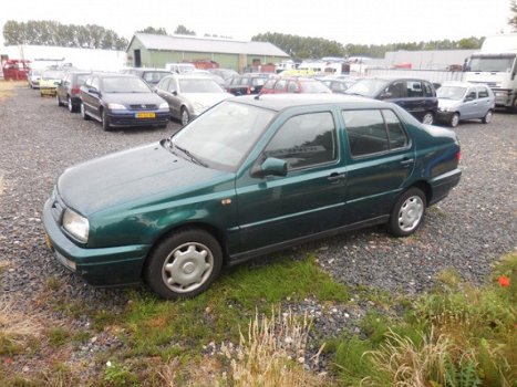 Volkswagen Vento - 1.8 GL - 1