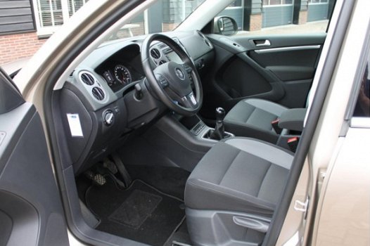 Volkswagen Tiguan - 1.4 TSI Comfort&Design navigatie, stuurwiel functioneel, stoel verwarming, pdc - 1