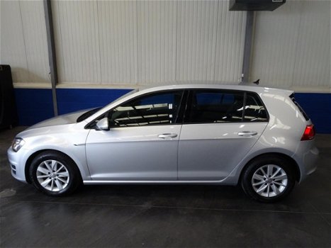 Volkswagen Golf - 1.6 TDI Trendline BlueMotion - 1