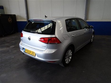 Volkswagen Golf - 1.6 TDI Trendline BlueMotion - 1