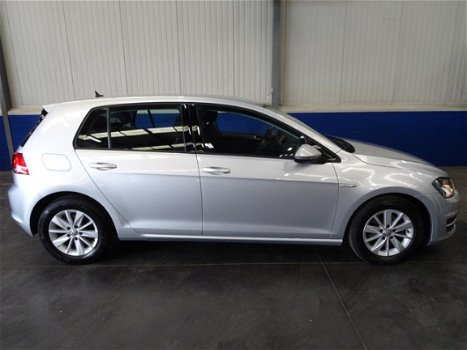 Volkswagen Golf - 1.6 TDI Trendline BlueMotion - 1