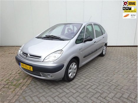 Citroën Xsara Picasso - 1.8i-16V nette auto met trekhaak en airco - 1