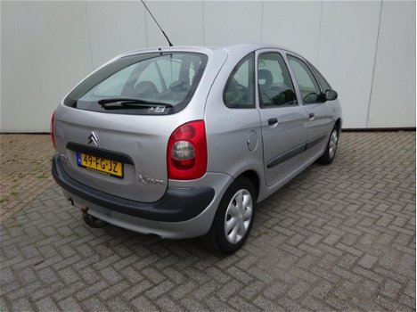 Citroën Xsara Picasso - 1.8i-16V nette auto met trekhaak en airco - 1