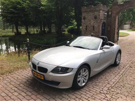 BMW Z4 Roadster - 2.0i Introduction - 1