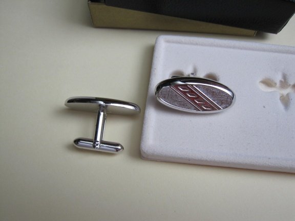 Manchetknopen Swank zilverkleurig ovaal met werkje 2.8x1.2 cm in doosje - Afbeelding 2