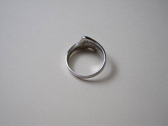 Zilveren ring maat 18.1 met klein puntig parelmoer steentje - Afbeelding 2