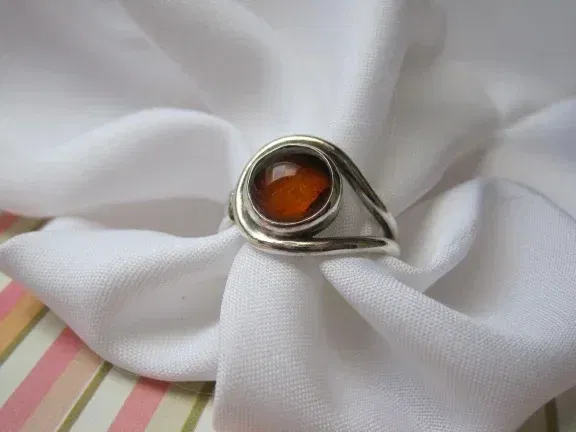 Zilveren ring maat 18 lusmodel met ronde barnsteen - nr. 1
