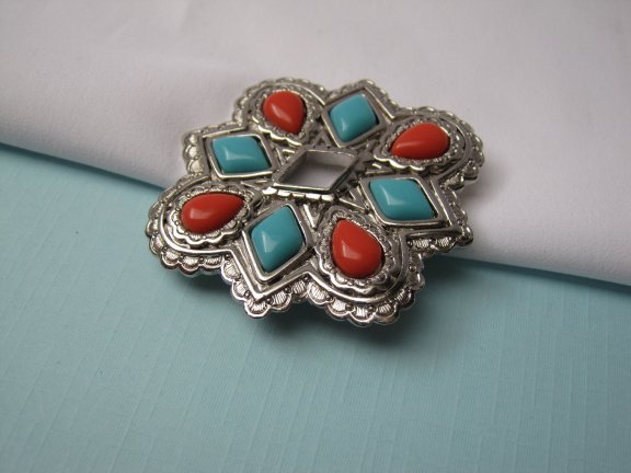 Broche hanger Avon zilverkleurig met turquoise en rode cabochons 5.4x5.0 cm - Afbeelding 4