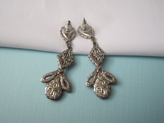 Broche hanger Avon zilverkleurig met turquoise en rode cabochons 5.4x5.0 cm - Afbeelding 8