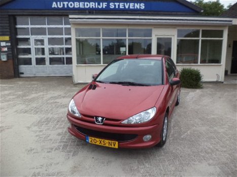 Peugeot 206 - 1.4 Forever ABS/AIRCO/PARROT CARKITT APK 27-10-2020 / DISTRI.RIEM V.V. BIJ 110000 KM - 1