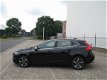 Volvo V40 - 2.0 D2 R-Design Bns bj.10-2015, 178.000km, btw auto, inr.mog - 1 - Thumbnail