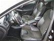 Volvo V40 - 2.0 D2 R-Design Bns bj.10-2015, 178.000km, btw auto, inr.mog - 1 - Thumbnail