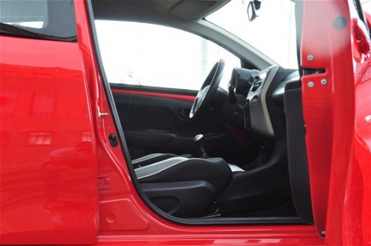 Toyota Aygo - 1.0 VVT-i x-play 2015 led sidebars bleutooth - 1