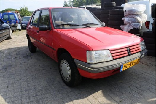 Peugeot 205 - 1.6 GR 5drs automaat apk tot 17-7-2020 - 1