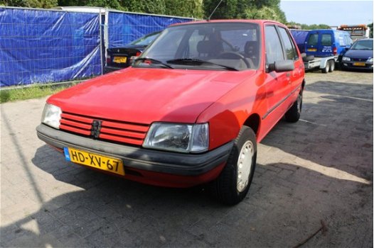 Peugeot 205 - 1.6 GR 5drs automaat apk tot 17-7-2020 - 1