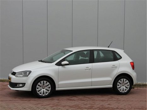 Volkswagen Polo - 1.6 TDI 90PK Comfortline 5DRS / CLIMA / CRUISE - 1