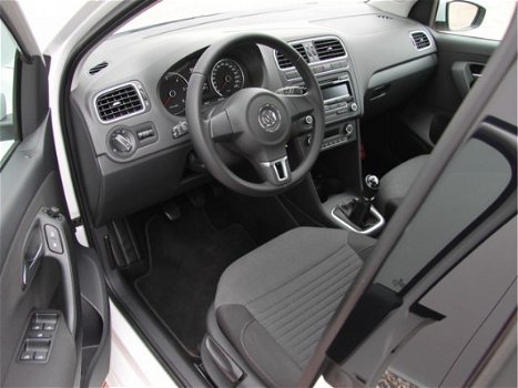 Volkswagen Polo - 1.6 TDI 90PK Comfortline 5DRS / CLIMA / CRUISE - 1