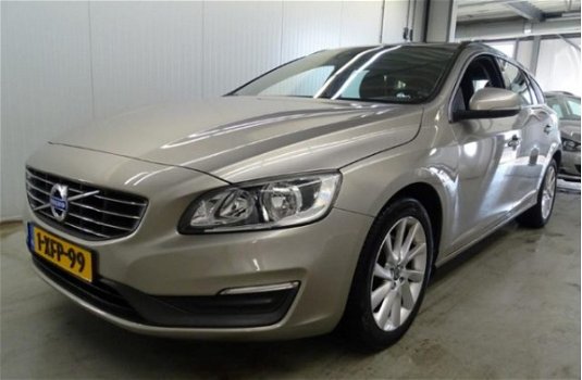 Volvo V60 - 2.0 D4 Momentum Navigatie, Trekhaak, Ecc - 1