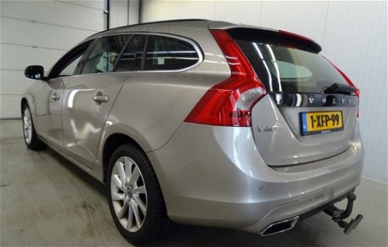 Volvo V60 - 2.0 D4 Momentum Navigatie, Trekhaak, Ecc - 1