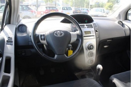 Toyota Yaris - 1.3 VVTI SOL RIJKLAAR INCL 6 MND BOVAG - 1