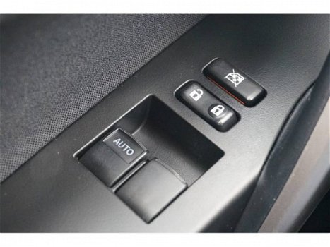 Toyota Auris - 1.8 Full Hybrid Aspiration 5drs Navigatie - 1