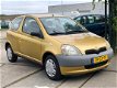 Toyota Yaris - 1.0-16V VVT-i Sol/Semi automaat/Stuurbkr/ - 1 - Thumbnail