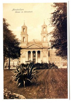 D005 Amsterdam Waterlooplein / Plantsoen met de Mozes en Aaronkerk - 1