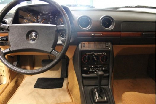 Mercedes-Benz 230 - E automaat , zeer mooi - 1