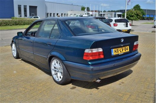 BMW 3-serie - 318i Colorline *Cruise, PDC, NAP Youngtimer - 1