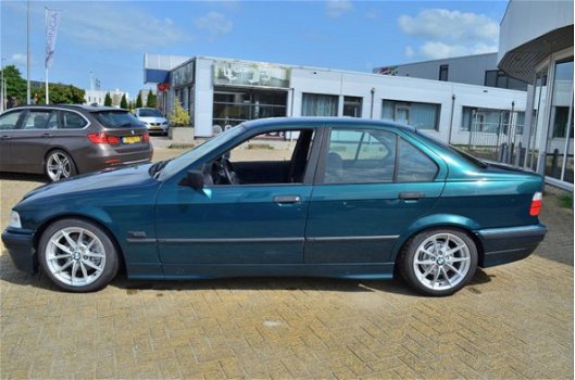 BMW 3-serie - 318i Colorline *Cruise, PDC, NAP Youngtimer - 1