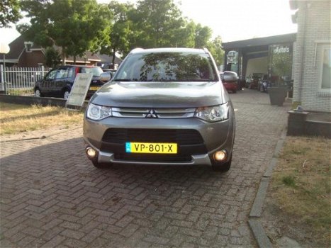 Mitsubishi Outlander - 1