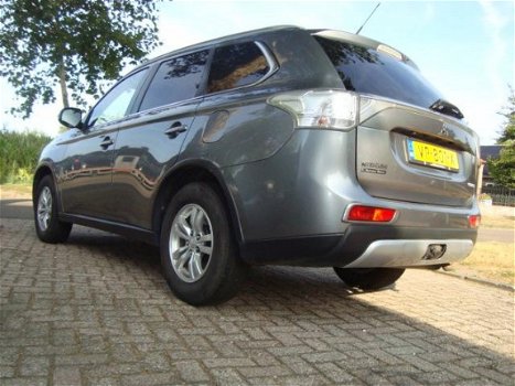 Mitsubishi Outlander - 1