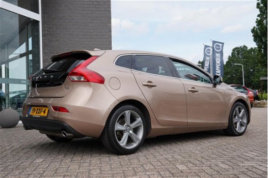 Volvo V40 - 1.6 T4 180PK Momentum - 1