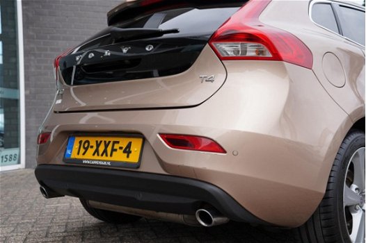 Volvo V40 - 1.6 T4 180PK Momentum - 1