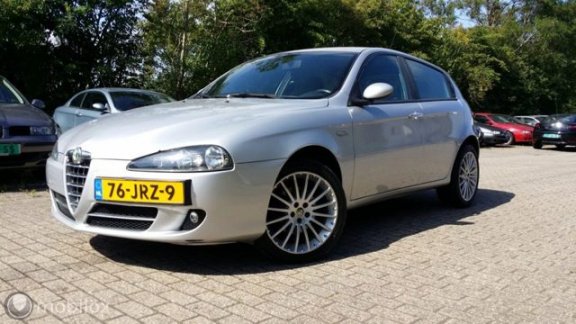 Alfa Romeo 147 - - 1.9 JTD ALLE OPTIES/ TOP AUTO - 1