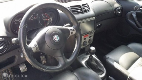 Alfa Romeo 147 - - 1.9 JTD ALLE OPTIES/ TOP AUTO - 1