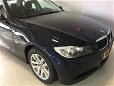 BMW 3-serie - 318i Business Line Navigatie, Airco, Cruise control