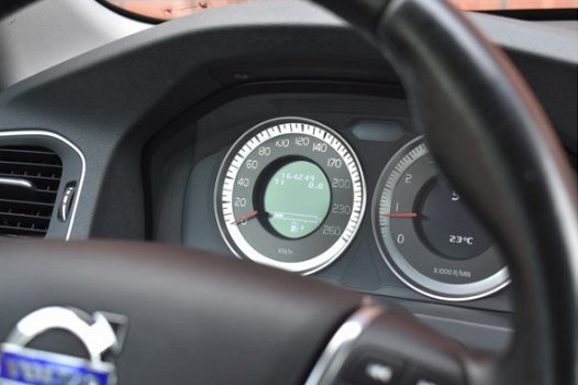 Volvo S60 - T3 150PK Momentum | Lederen bekleding | Navigatie | Trekhaak | - 1