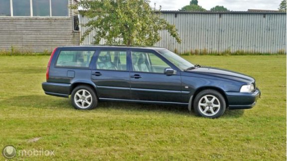 Volvo V70 - 2.5 Comfort Luxury Exclusive - 1