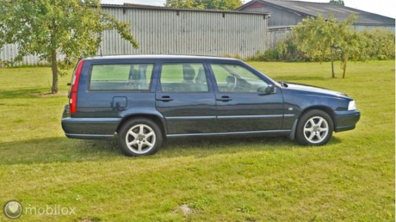 Volvo V70 - 2.5 Comfort Luxury Exclusive - 1