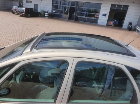 Citroën Xsara Picasso - 1.6i Différence Airco, Panorama dak, Elektrische raam/spiegel bediening - 1