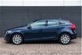 Volvo V40 - T4 Momentum 190PK | Parkeersensoren achter | Navigatie | Dealer onderhouden - 1 - Thumbnail