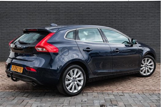 Volvo V40 - T4 Momentum 190PK | Parkeersensoren achter | Navigatie | Dealer onderhouden - 1