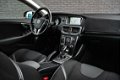 Volvo V40 - T4 Momentum 190PK | Parkeersensoren achter | Navigatie | Dealer onderhouden - 1 - Thumbnail