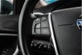 Volvo V40 - T4 Momentum 190PK | Parkeersensoren achter | Navigatie | Dealer onderhouden - 1 - Thumbnail