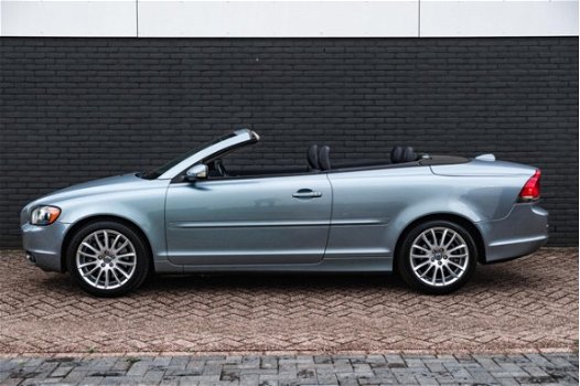 Volvo C70 Convertible - 2.4i Summum | Navigatie | Elektrisch verstelbare stoelen | Hardtop | Keurig - 1